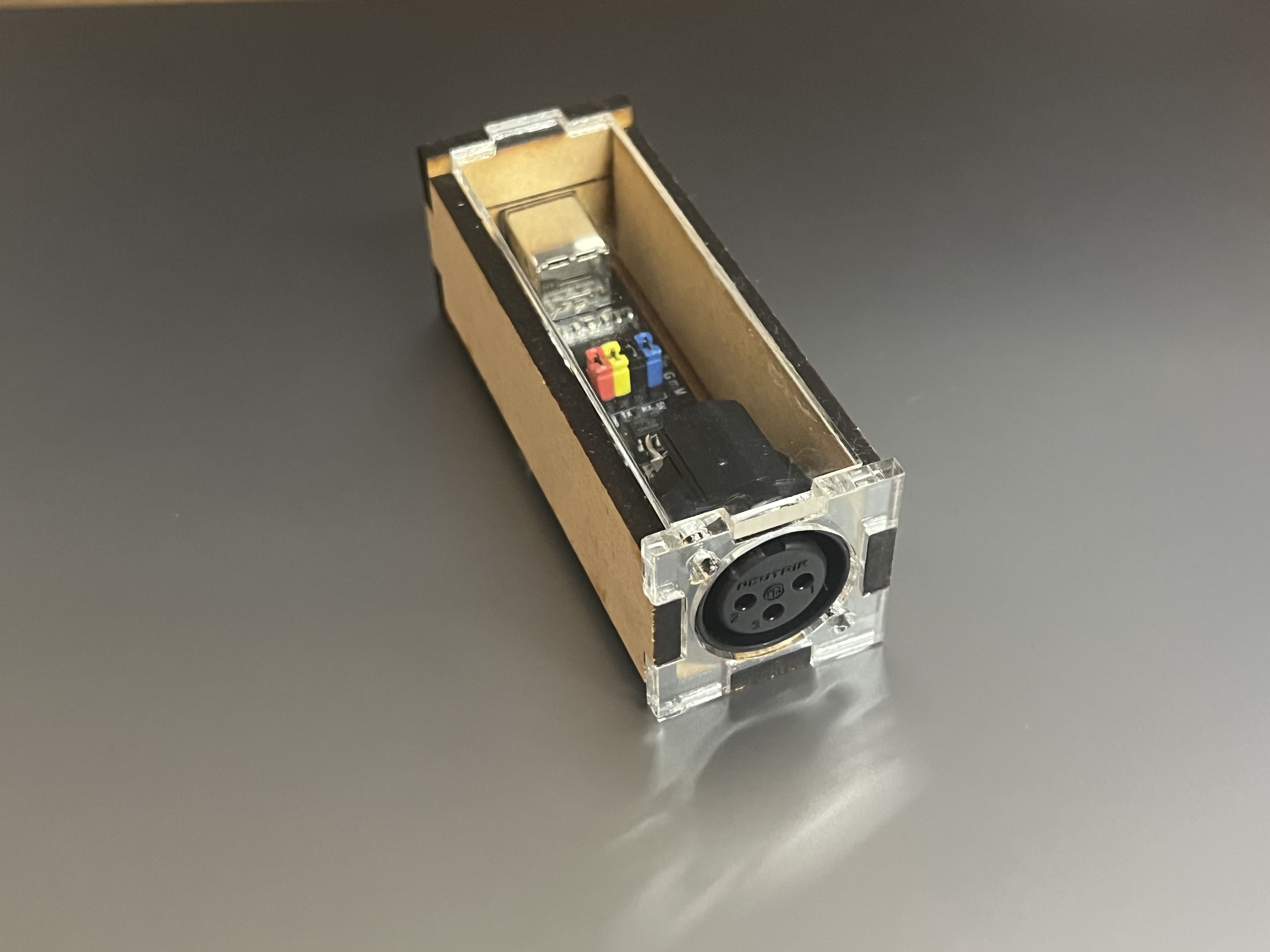 あなたが現在見ているのは USB-DMXアダプタの自作