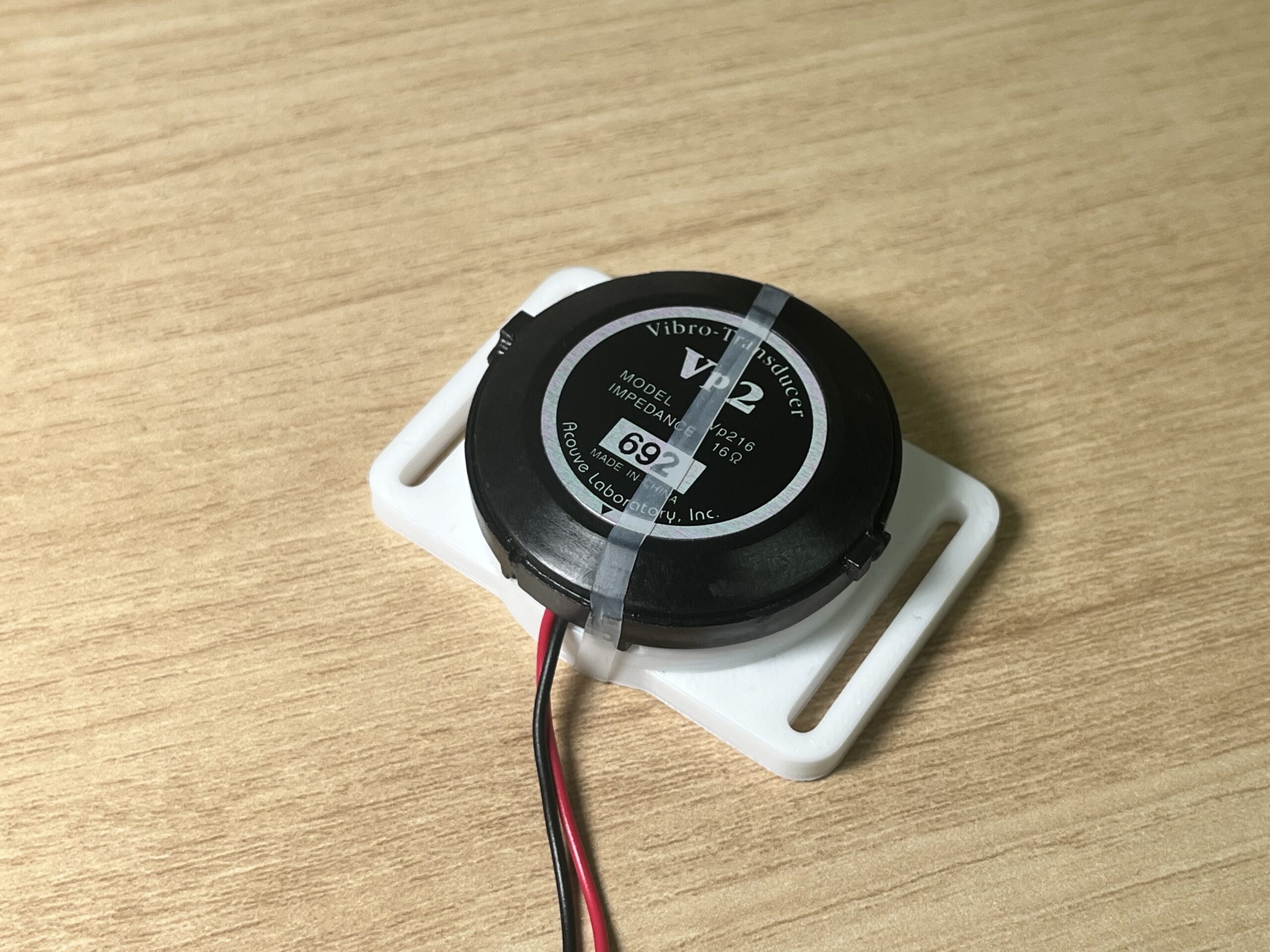 VP2振動子を3Dプリントした固定ケースへ装着した様子